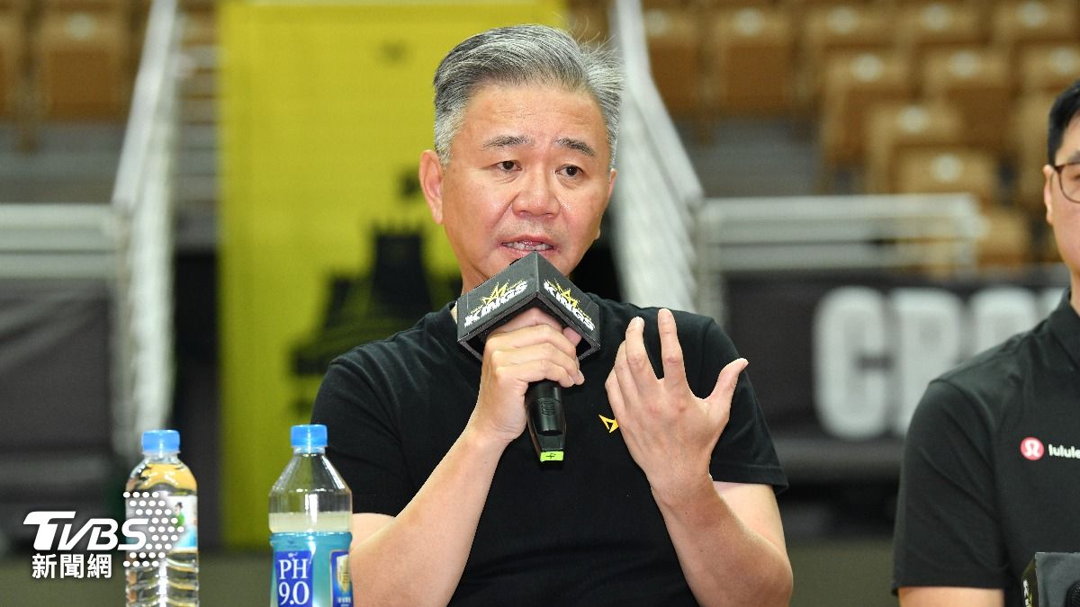 新北國王董事長王文祥宣布台灣職籃成立新聯盟。(圖/胡瑞麒攝)