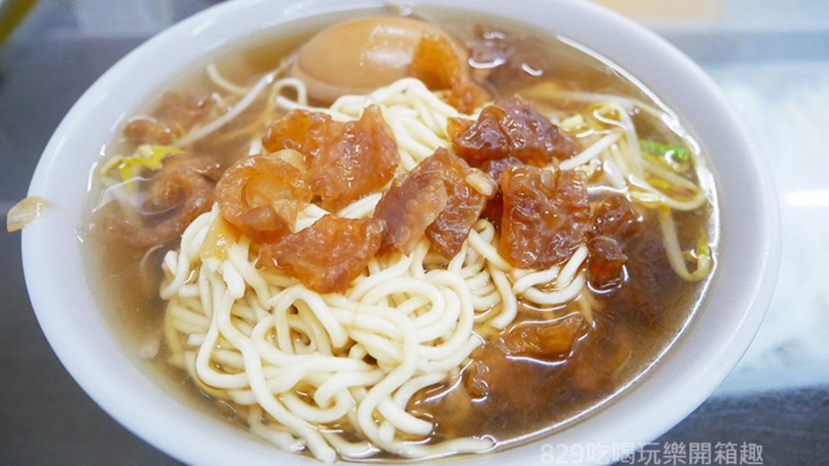 所謂「椪皮」指的是豬皮,切成小塊狀,浸泡湯汁後帶有滿滿膠質,吃起來鹹香又Q彈。(圖/829吃喝玩樂開箱趣提供)