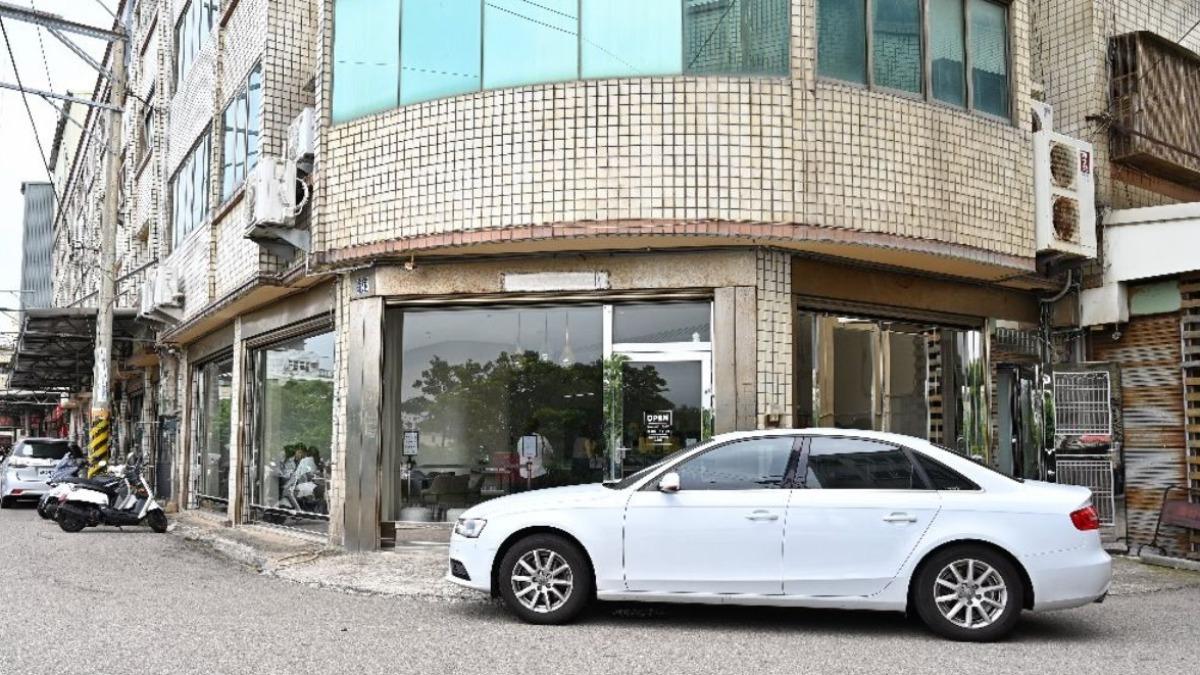 「H.YEN可頌專賣店」隱身在台中沙鹿區錦衣街整排民宅中,外觀相當低調,沒有任何招牌或扛棒。(圖/糖糖‘s 享食生活提供)