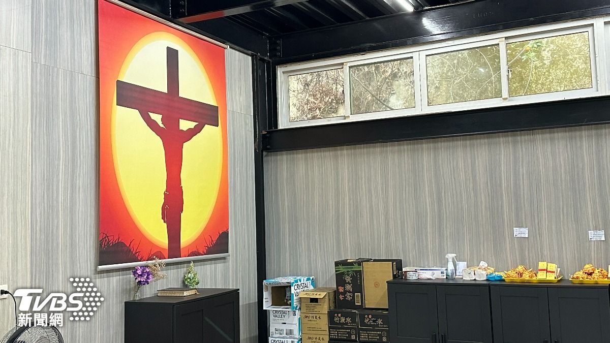 寵物生命園區設置有基督教簡易聖堂或道教、佛教的祠堂供飼主悼念。。（圖／陳佳宜攝）