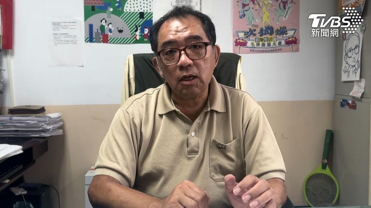 高雄市動保處副處長段奇漢也說明,目前中央並無寵物殯葬行政管理的相關法規。(圖/林雅婷攝)