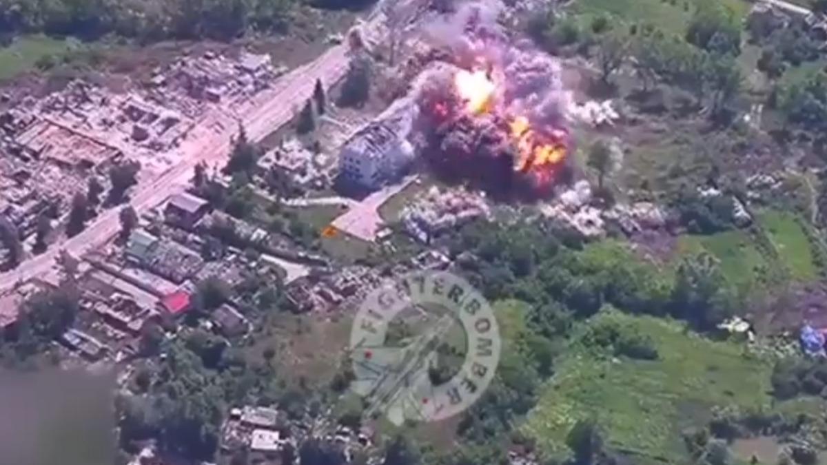 俄軍狂轟烏!FAB-3000「超級炸彈」攻擊畫面曝 爆炸範圍超大