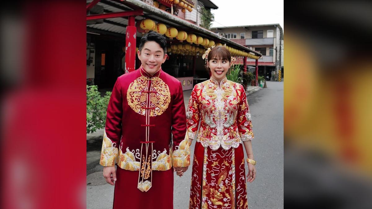 林萱瑜(右)分享跟Junior訂婚的照片。(圖/翻攝自林萱瑜臉書)