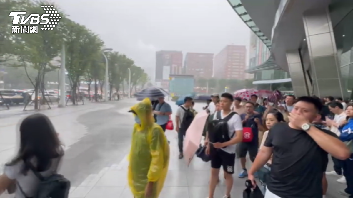 球迷不用淋雨排隊了!蔣萬安允諾:將開放大巨蛋Gate 6