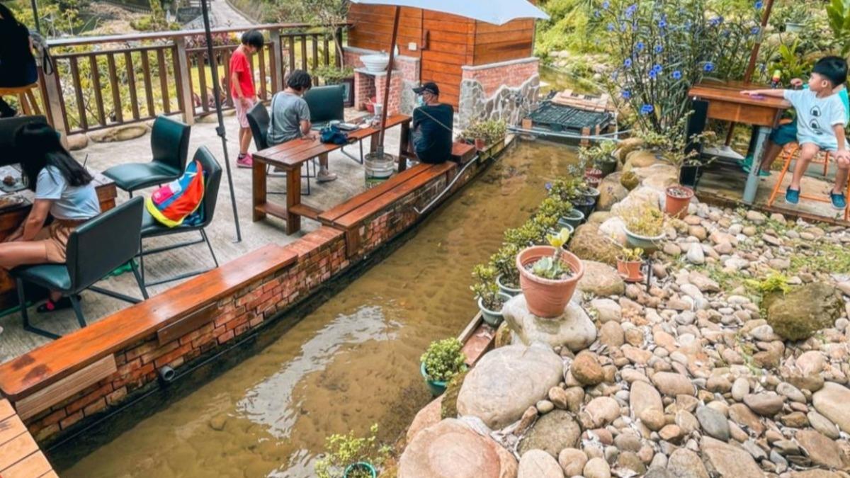 日式茶屋風格裝潢,還設有專屬泡腳區。(圖/大手牽小手。玩樂趣提供)