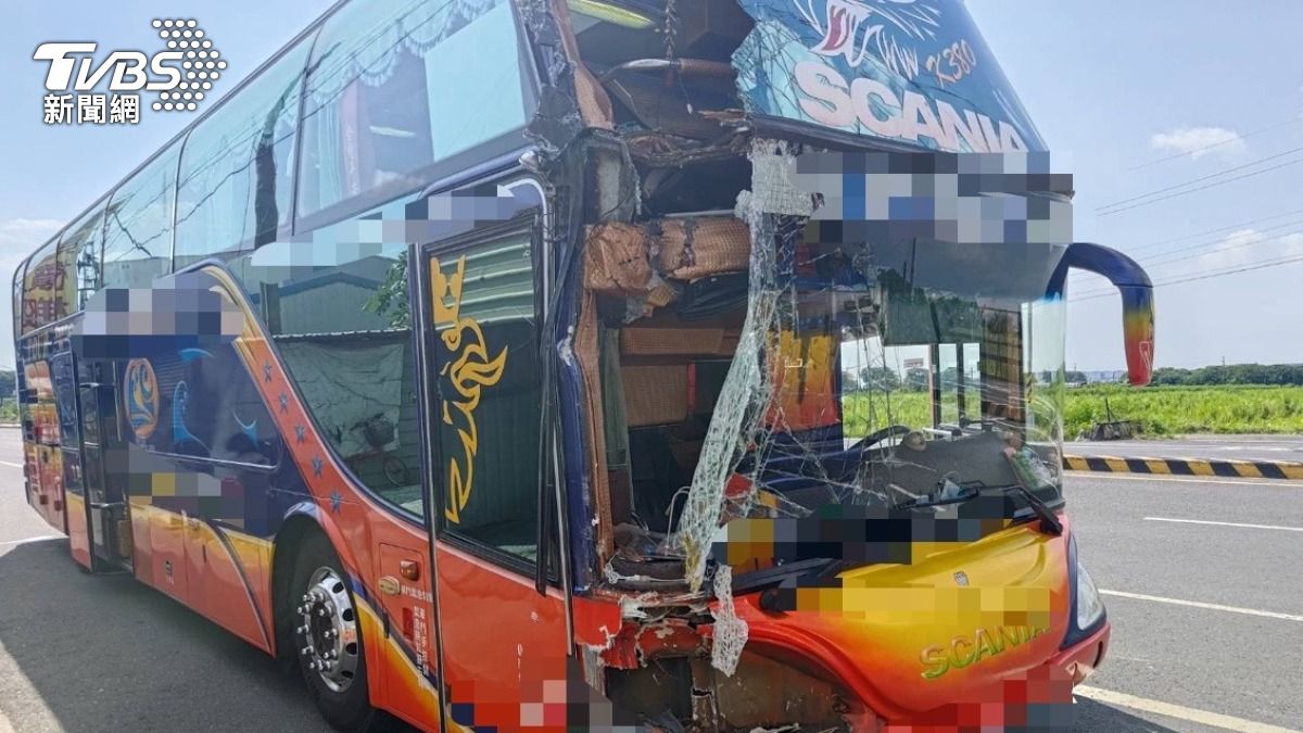 快訊/國1麻豆段3輛遊覽車連撞!民眾遭夾擊嚇傻 逃生畫面曝