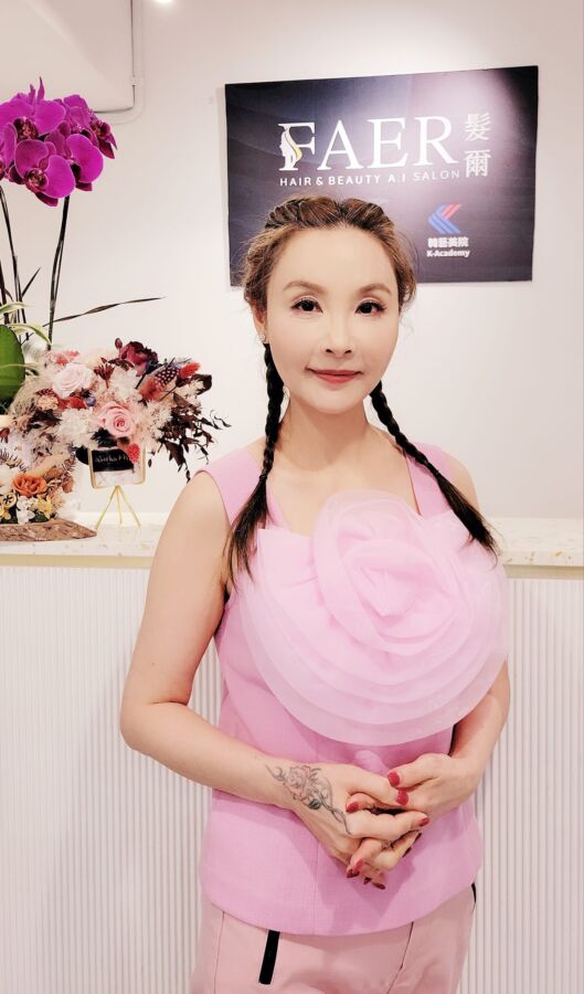 名嘴許聖梅上節目時，卻驚爆張學友有一位賭鬼哥哥。（圖／翻攝自許聖梅臉書）