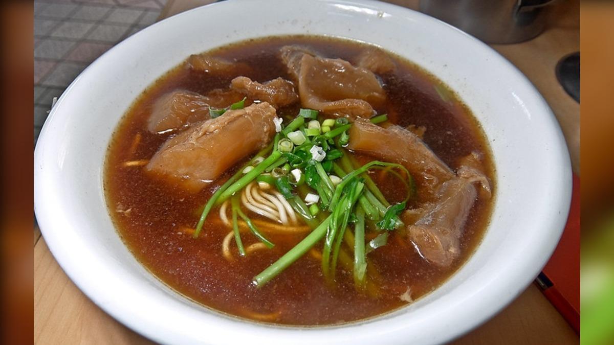 喜愛牛筋的老饕都是為了這碗「牛筋麵」（250元，中碗）而來。（圖／鄉民食堂提供） 