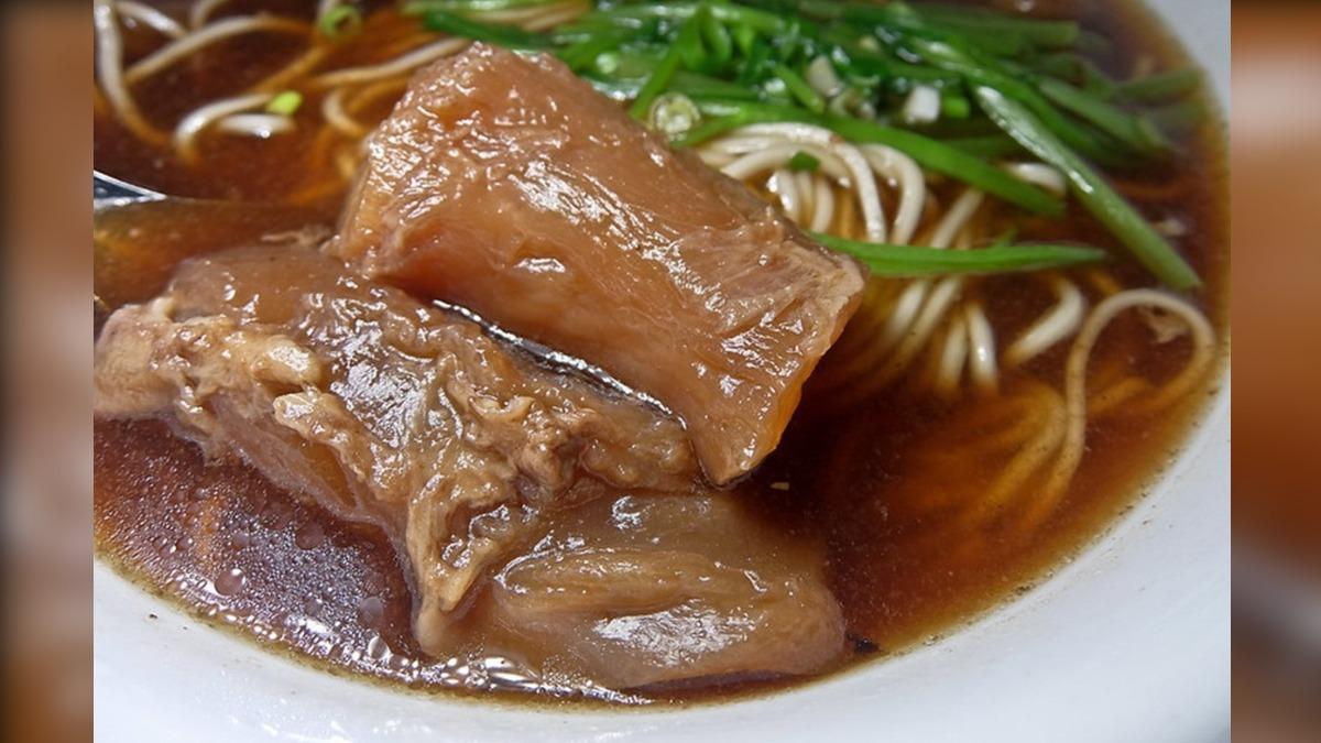 裡頭的牛筋給得大方，不僅相當大條，形狀還很完整、不會爛爛的。（圖／鄉民食堂提供）  