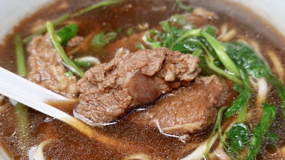 整碗約有５大塊牛肉。（圖／貓大爺部落格提供）