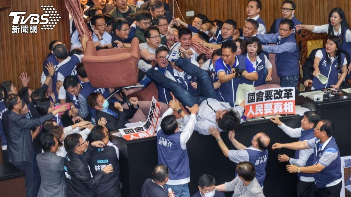 立院將迎大罷免時代?最新街訪結果曝 藍綠白「危險名單」出爐