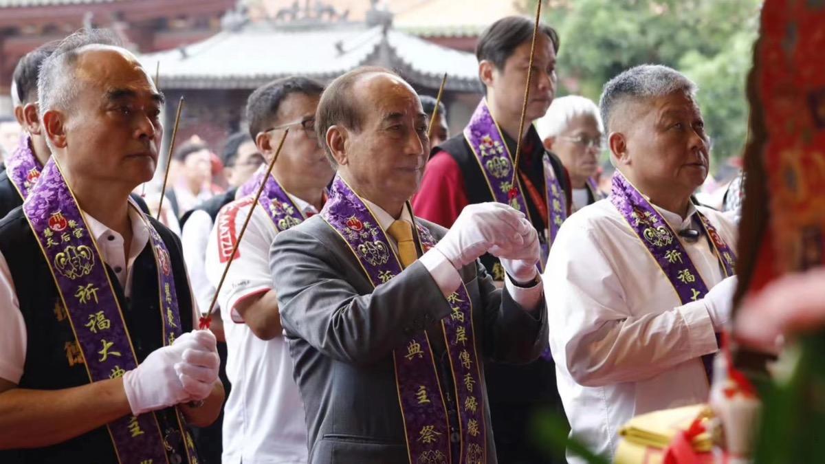 立法院前院長王金平、台中大甲鎮瀾宮董事長顏清標前往中國大陸參拜昆山媽祖。(圖/昆山台商協會會長孫德聰提供)