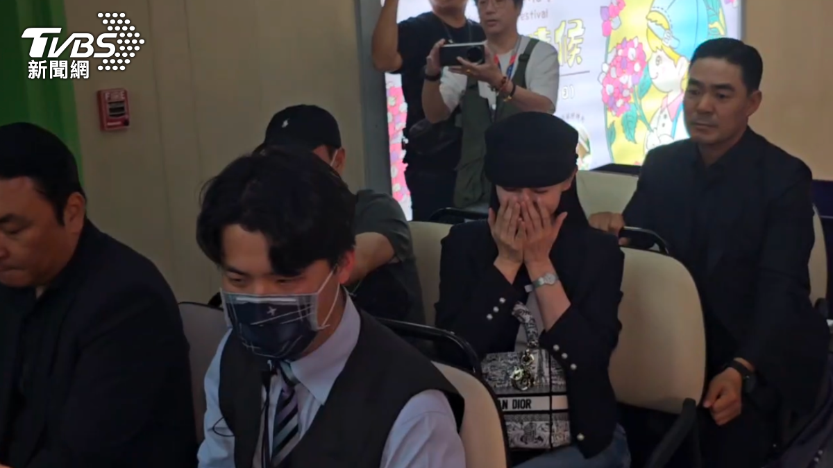 聽到粉絲讚她好漂亮,金智媛害羞捂臉。(圖/林志偉攝)
