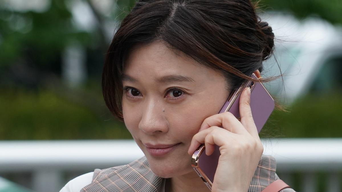 篠原涼子跟笨蛋節奏鬥嘴超開心。（圖／friDay提供）
