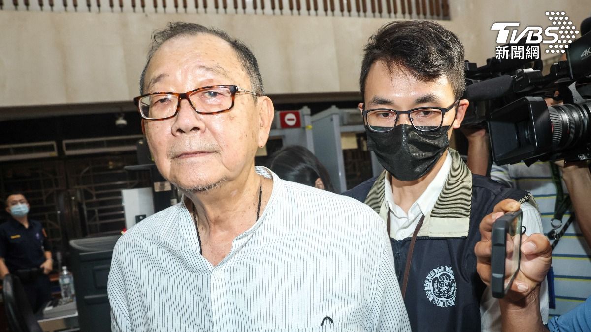 台開涉違反證券交易法，檢方諭知邱復生150萬元交保、限制出境出海、受電子監控。（圖／中央社）