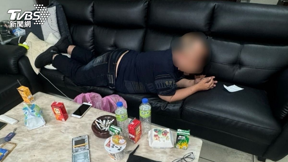 警方也於現場查扣毒品。(圖/TVBS)