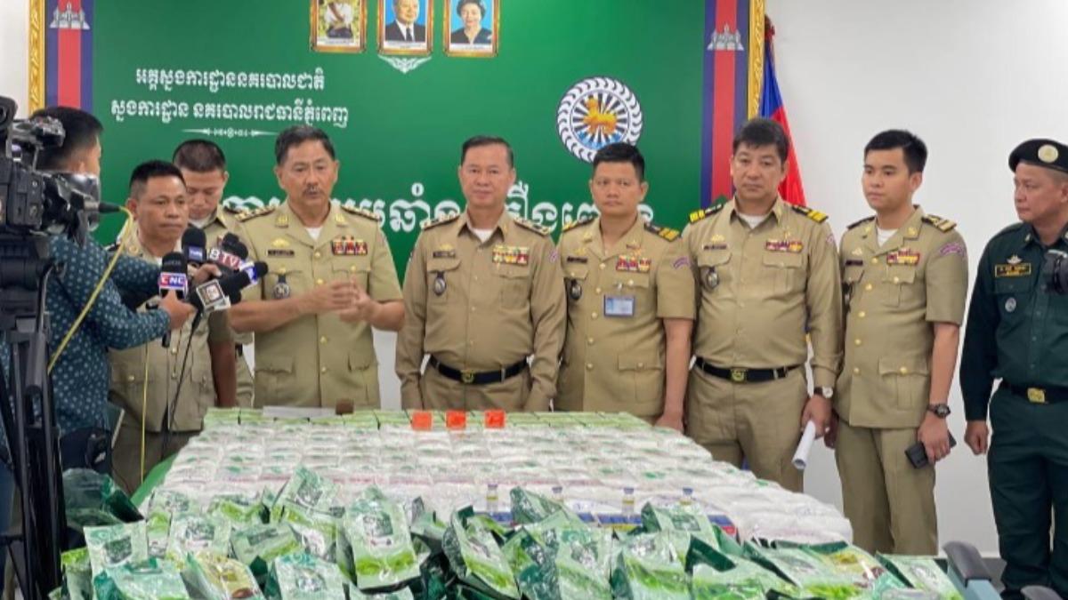 金邊市警察局局長尊那林上將宣布破獲跨國犯罪集團。(圖/翻攝自Freshnewsasia)
