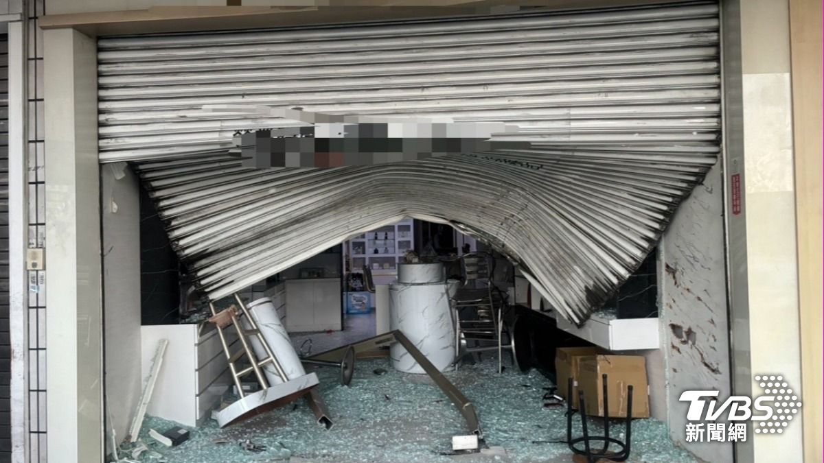 高雄直播主之亂2.0?他不滿好友沒借到錢被嗆聲 開車撞店教訓