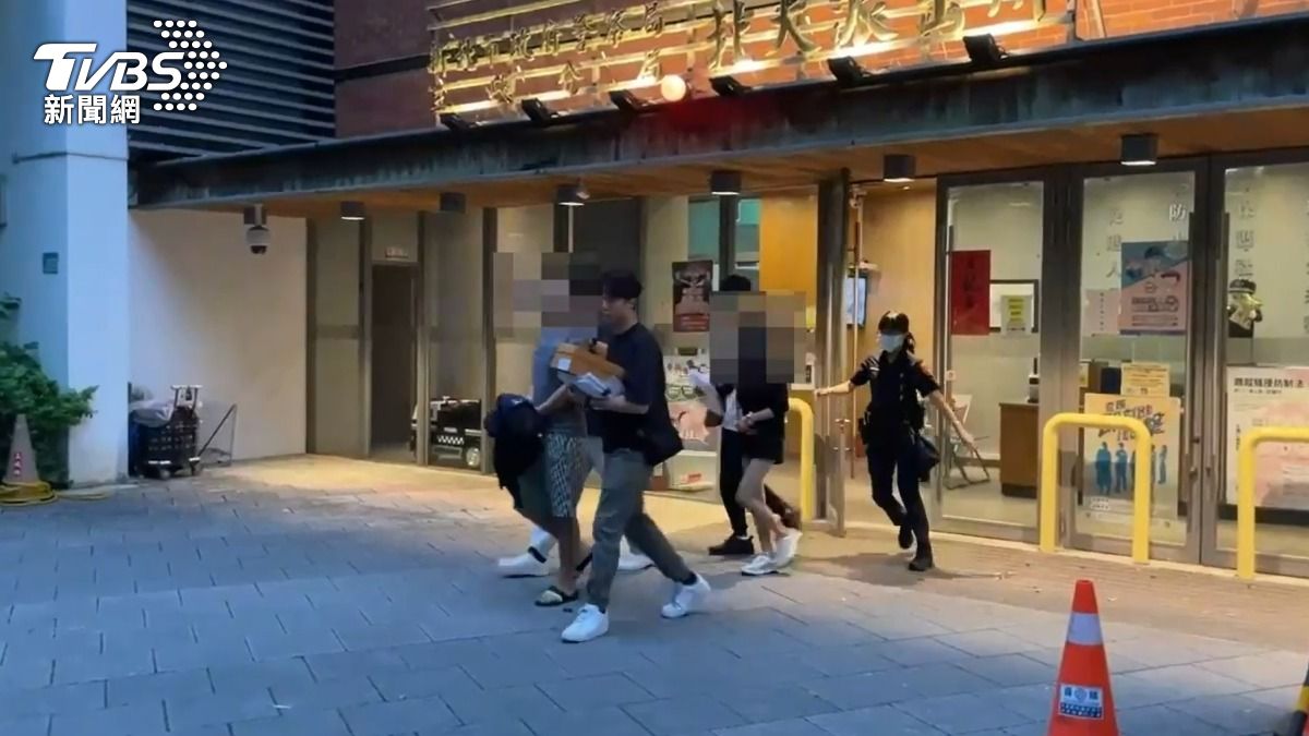 侯男與妻子被警方移送法辦。(圖/TVBS)