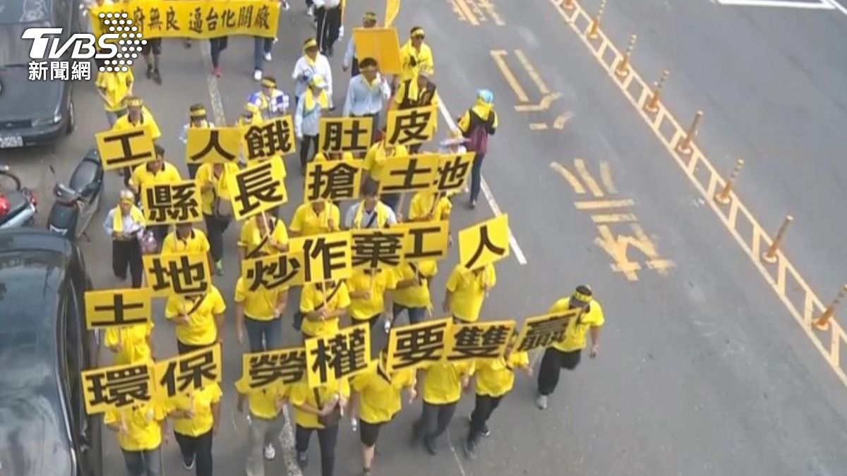 千名失業的員工與台化，2019年向彰化縣政府和前彰化縣長魏明谷請求國賠。（圖／TVBS）