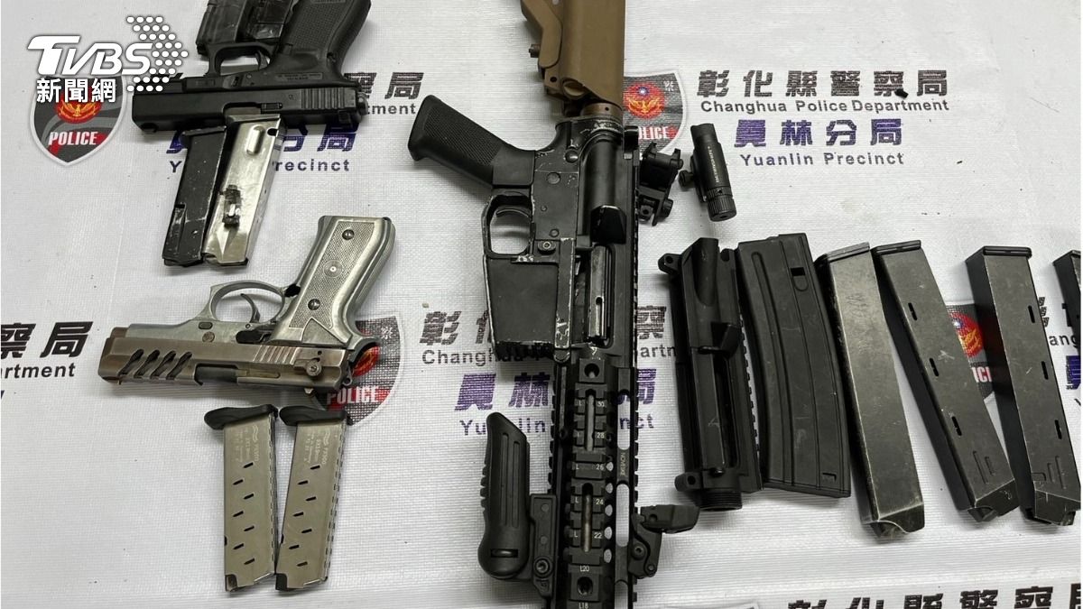 周男在平房內打造兵工廠。（圖／TVBS）