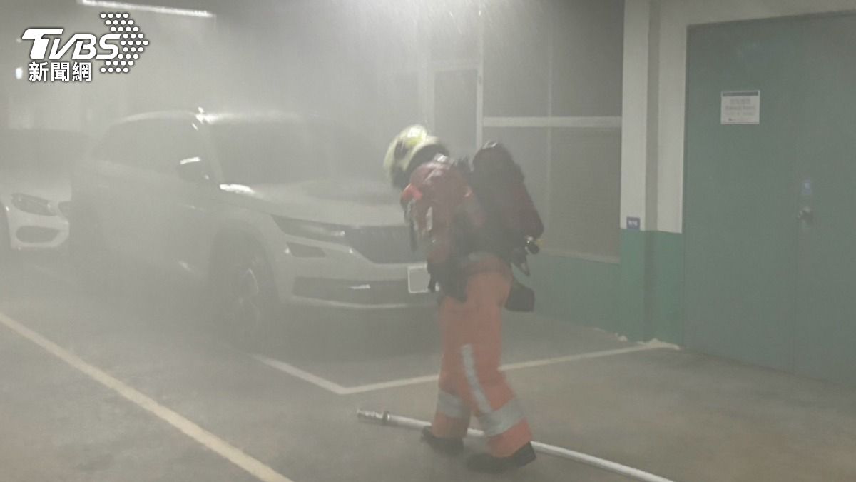 竹科晶元光電火警!休旅車自燃狂冒煙 急疏散千名員工