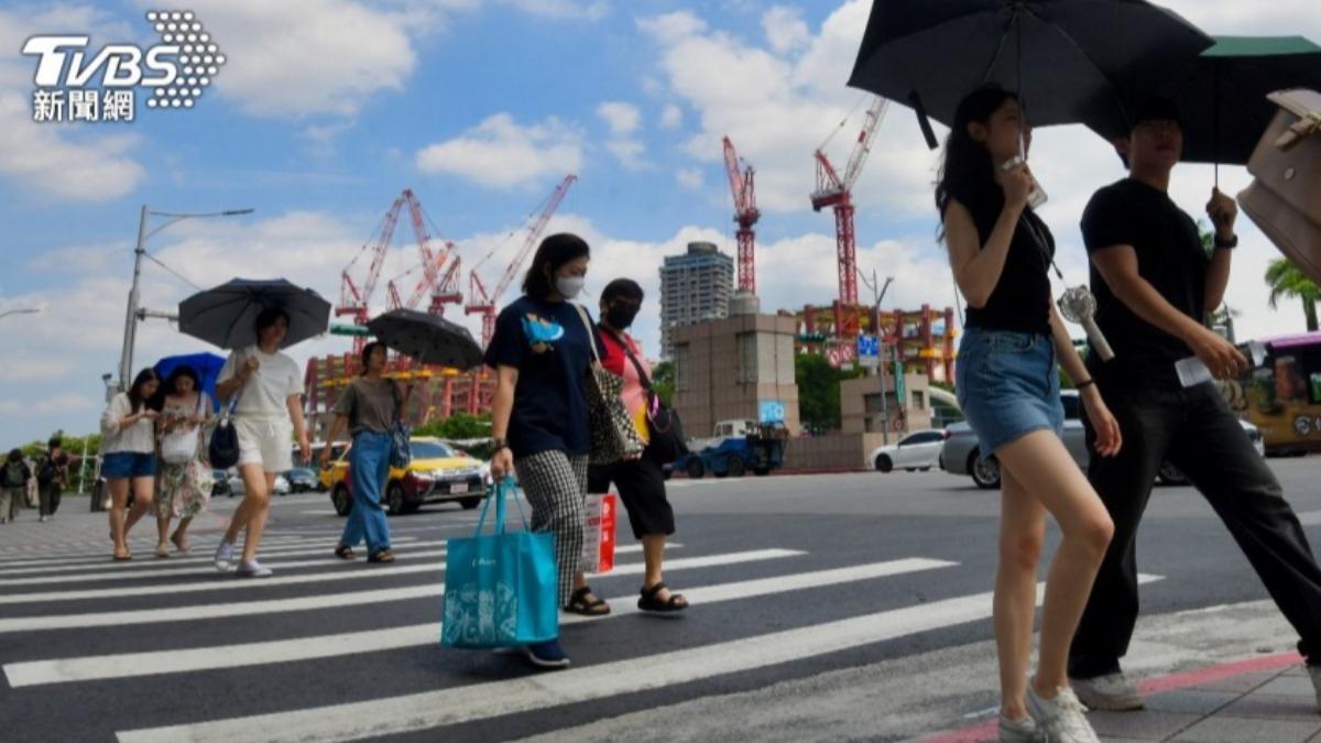 天氣／高雄「逼近40度」熱到紫爆　午後雷雨急又大下到入夜