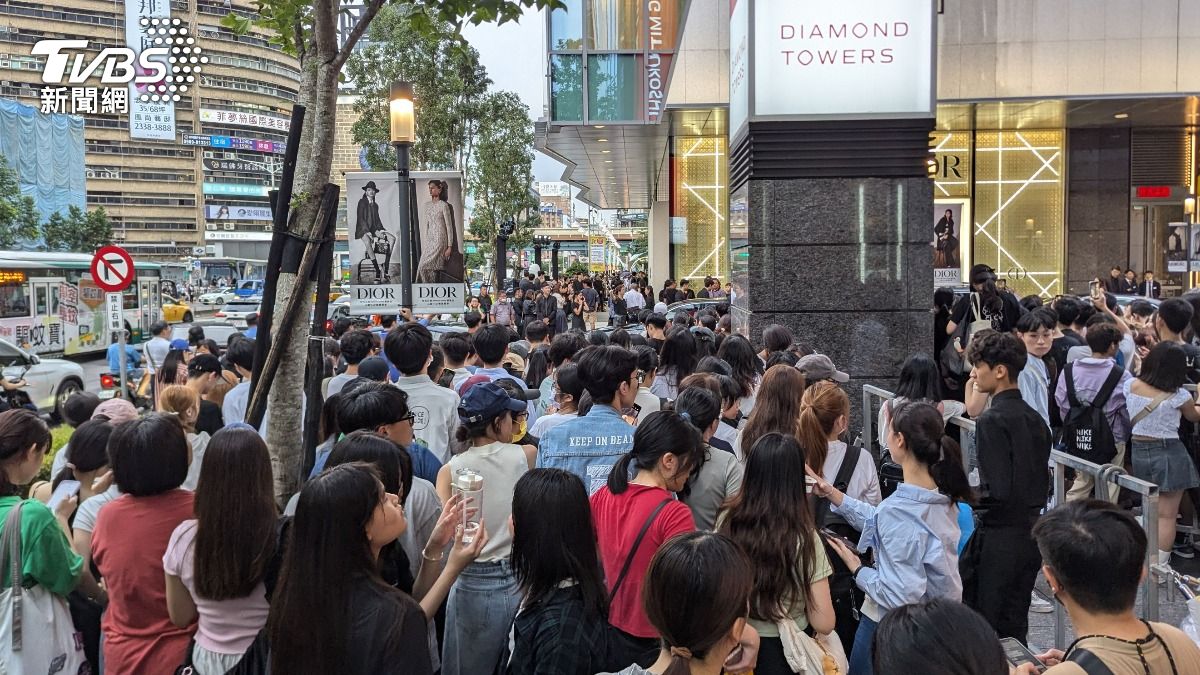 粉絲湧入活動現場,就為了親眼見到女神金智媛。(圖/趙世平攝)