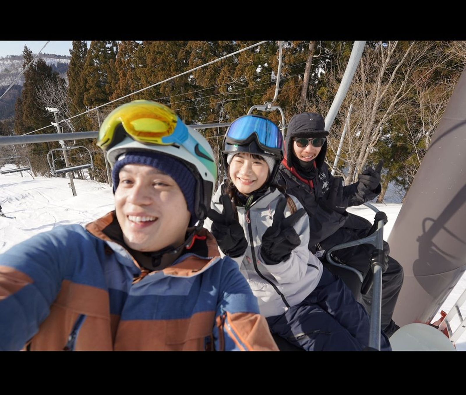 呂杰陽(左起)、愛莉莎莎分手後仍一起去日本滑雪。(翻攝愛莉莎莎IG)
