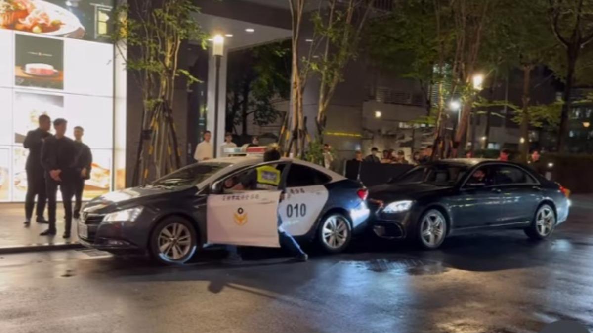 金智媛、周杰倫代言活動出事!警車突倒退「撞上900萬邁巴赫」