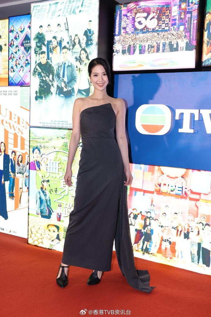 港姐陳曉華出演《新聞女王2》。(圖/翻攝自香港TVB資訊台微博)