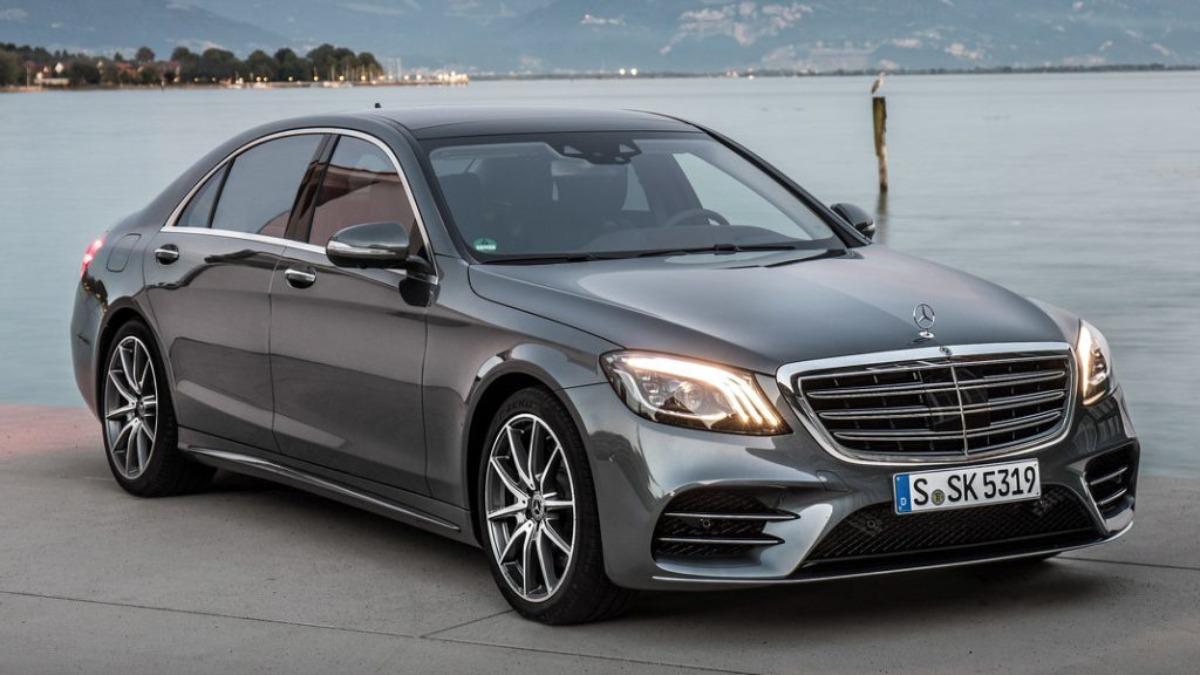 員警撞上的豪車應為Mercedes-Benz S-Class。（圖／Mercedes-Benz）