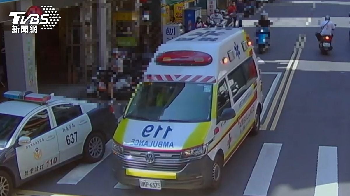 警方以及消防人員到場。(圖/TVBS)