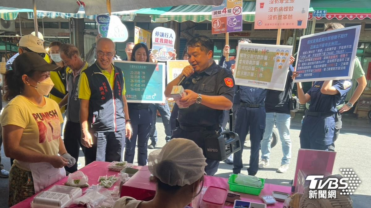 高雄市三民一分局為了宣導反詐。(圖/TVBS)