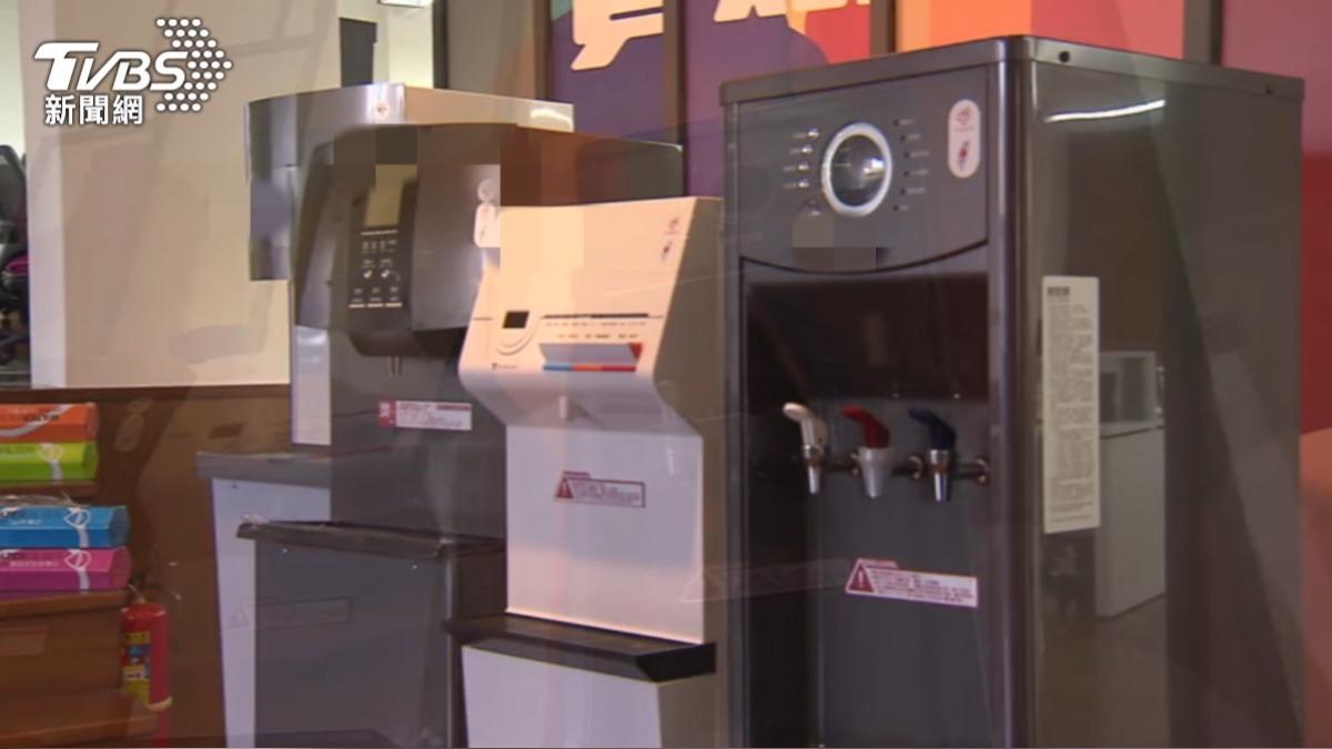 公司飲水機免錢不喝!同事「天天買瓶裝水」 過來人猜噁心真相
