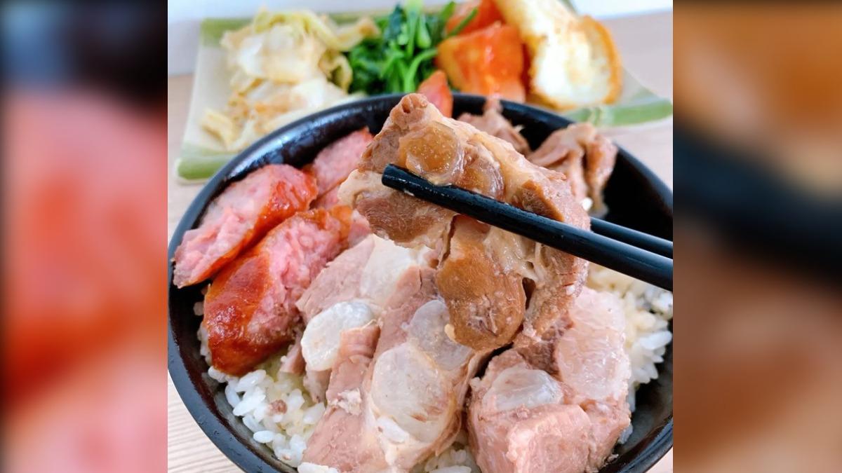 「嫩骨」是指豬的兩側軟骨,吃起來口感軟嫩像牛筋。(圖/翻攝自Dcard)