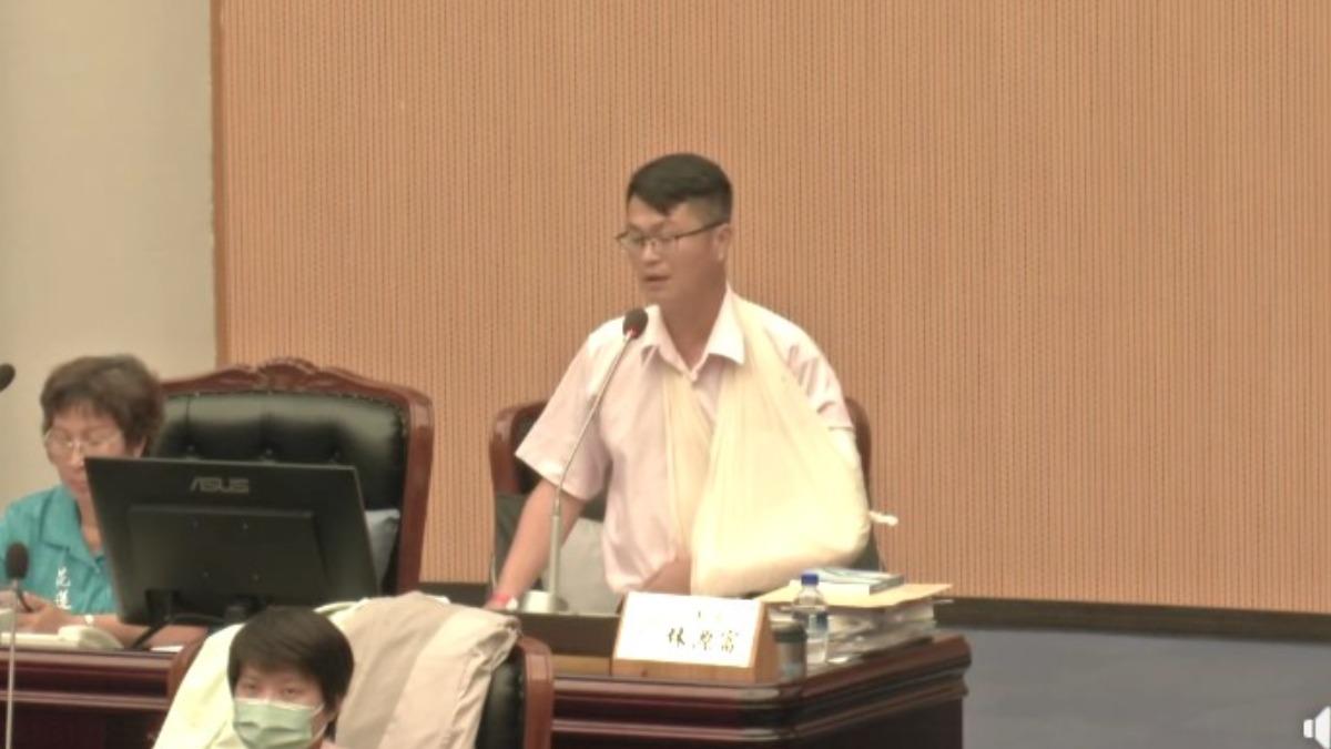 花縣議員自爆討抱抱被老婆「砍到失血昏迷」 控警分局長誘拐人妻