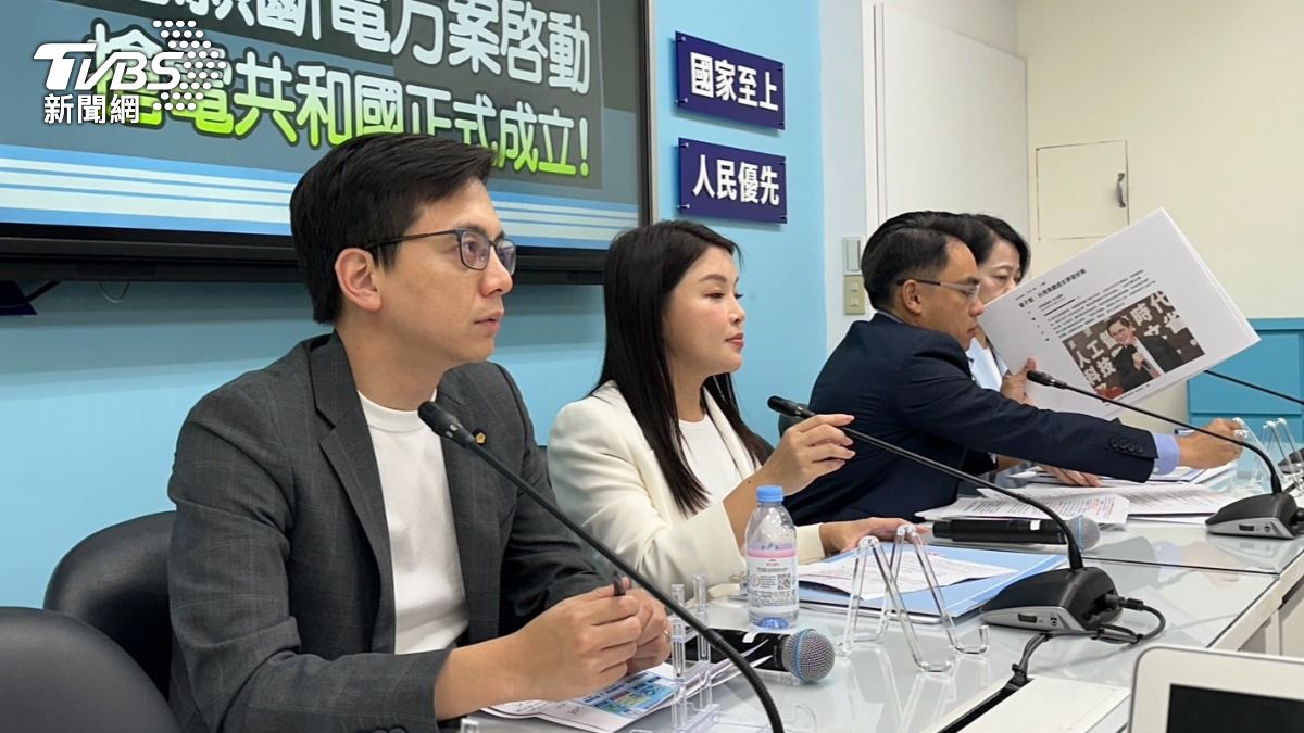 國民黨團今(27)日上午舉行記者會,質疑政府缺電到「腦筋動到家戶用電上」。(圖/林茜妤攝)