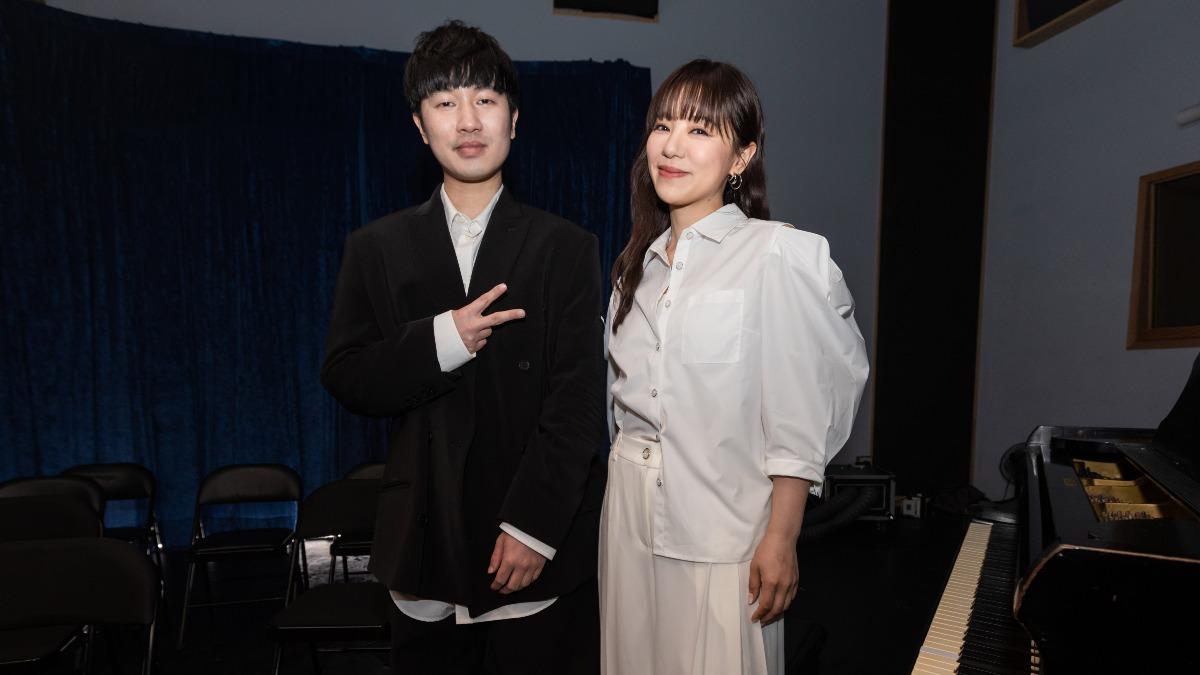 丁噹合作的鋼琴手彭柏邑入圍本屆金曲獎,她送上暖心祝福。(圖/相信音樂提供)