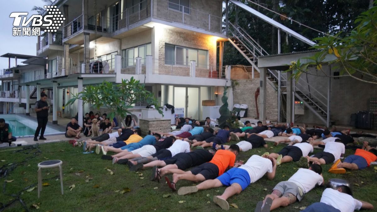 14名台灣人「在峇里島被捕」!現場照曝光 印尼:疑涉網路犯罪