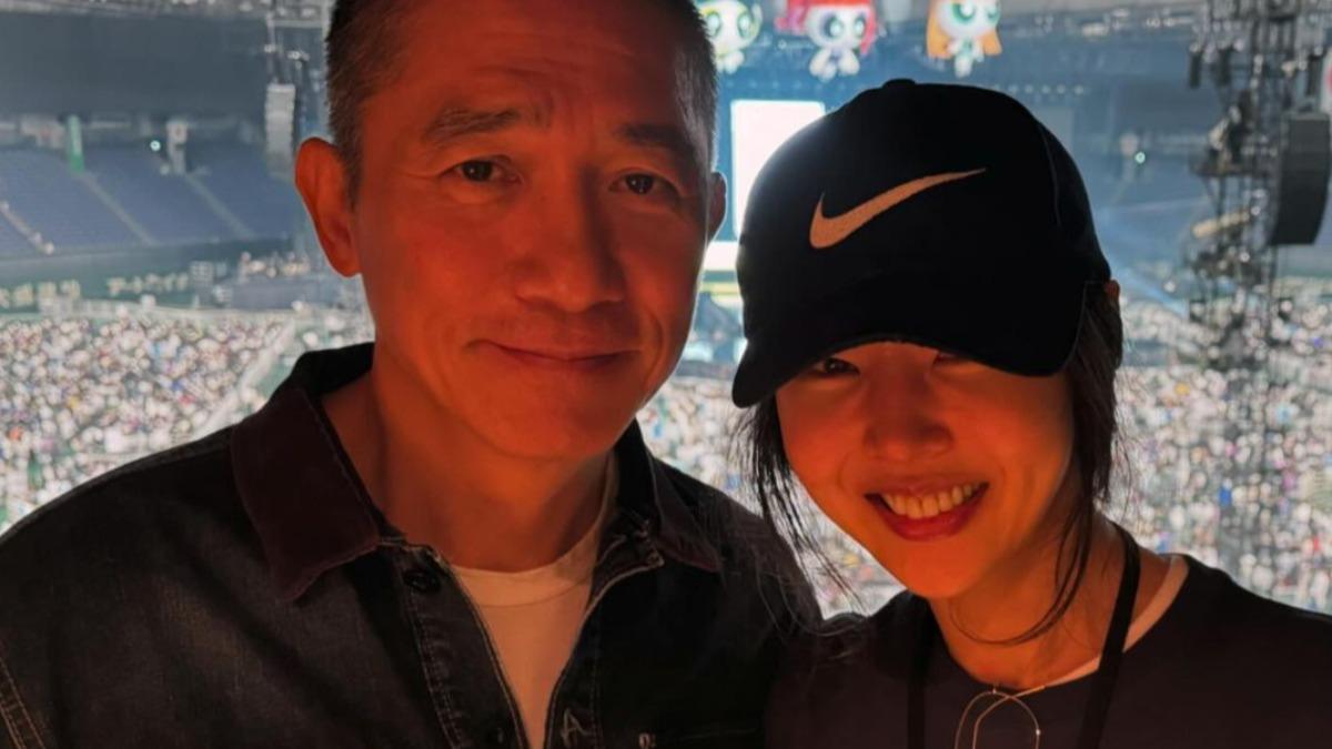 梁朝偉現身「NewJeans演唱會」!男神韓妹愛爆了 竟有偶像式應援