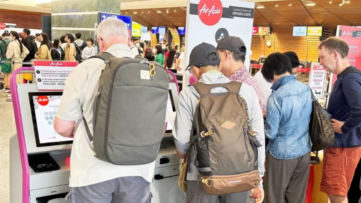 暑假出國潮!人手一支「散熱小物」恐卡關 託運手提都NG