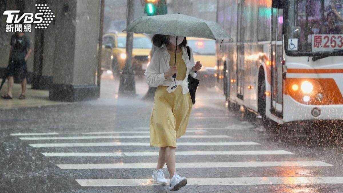 天氣/雨彈狂轟!全台10縣市豪雨下到晚上 新竹山區注意暴雨