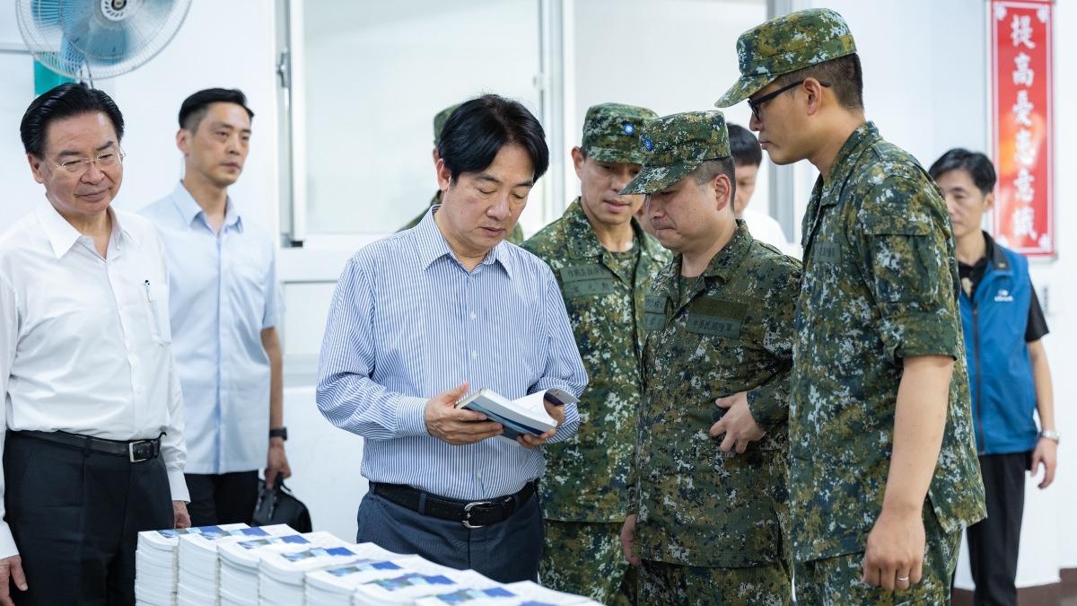 赴成功嶺視導新兵 賴清德:面對極權不能不準備