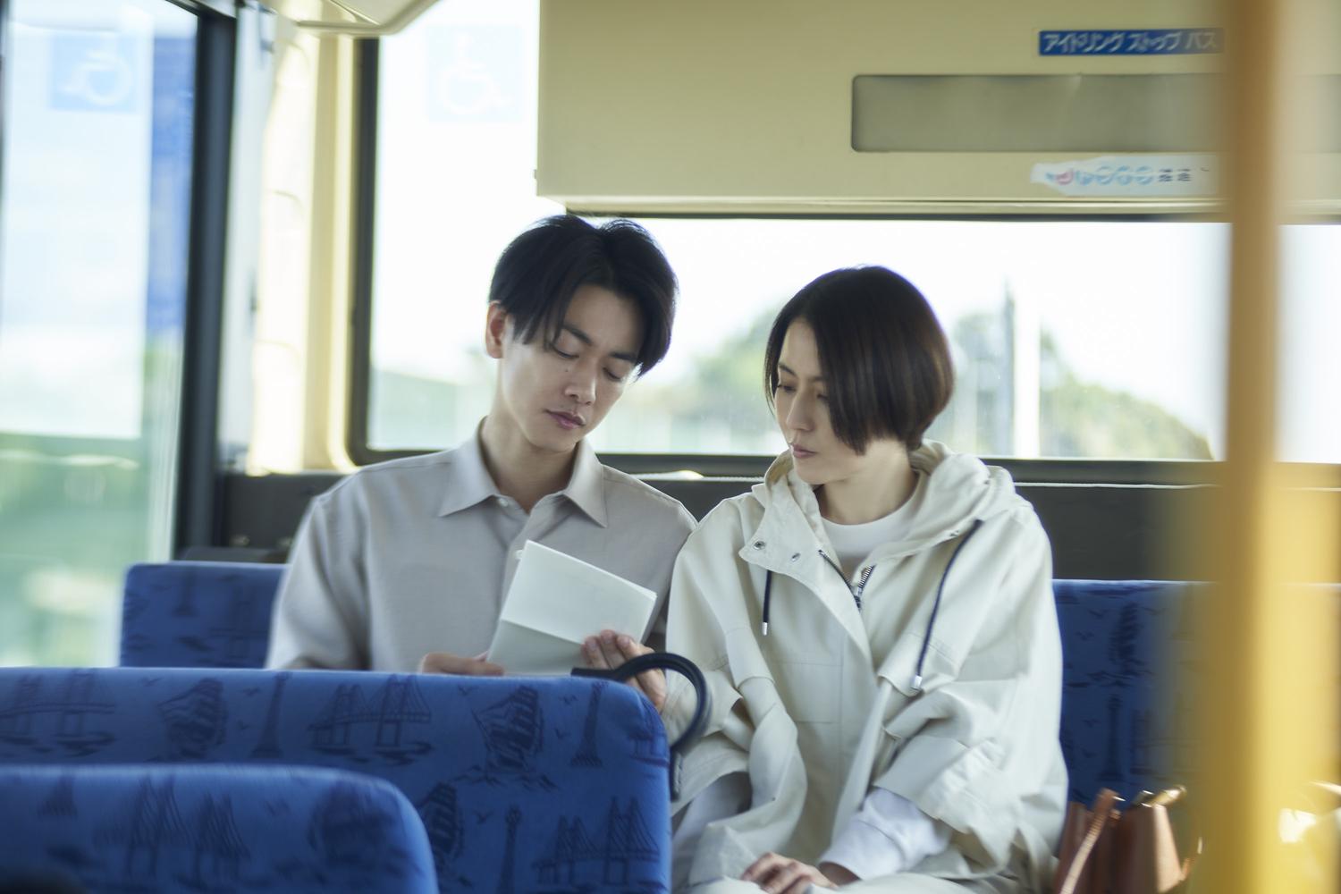 長澤雅美大讚佐藤健對工作充滿熱情,期盼能有機會再共演。(圖/車庫娛樂提供)