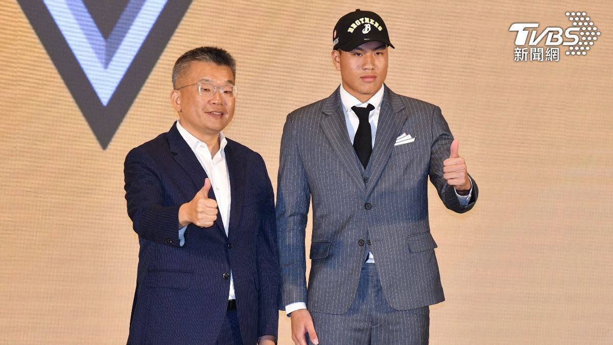中信兄弟於首輪第3順位選擇平鎮高中外野手許庭綸。（圖／胡瑞麒攝）