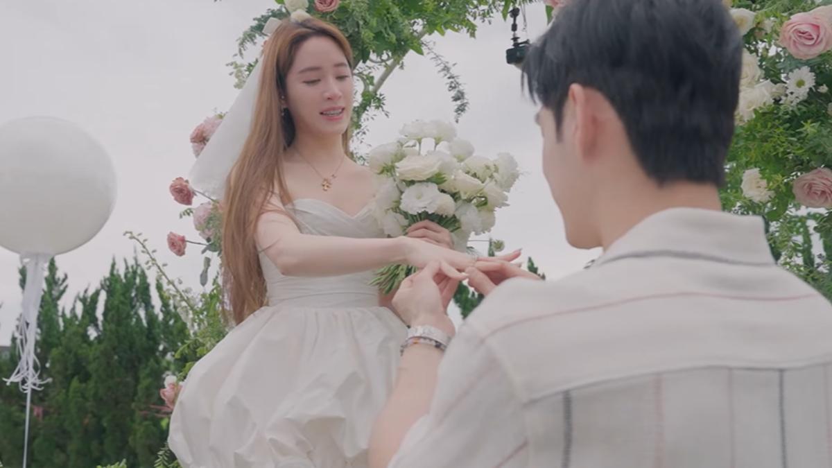 歐陽妮妮宣布張書豪求婚了。(圖/翻攝自YouTube)