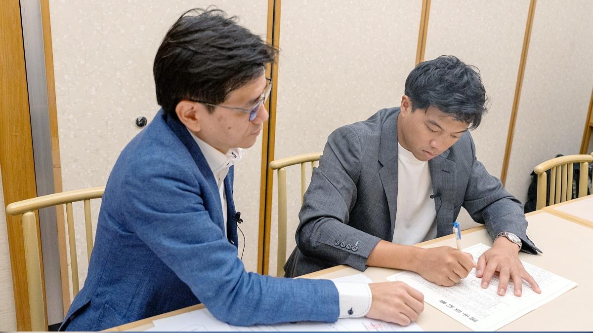 吳念庭火速和台鋼雄鷹完成簽約。(圖/球團提供)