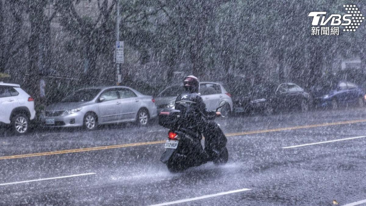 天氣／雨彈來襲！對流旺盛「10縣市大雨特報」　警戒區出爐