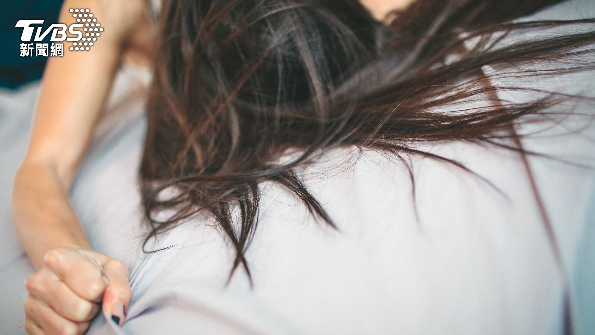 談保險被狼客性侵!誤進摩鐵失身 高雄女「遭扔上床硬來」